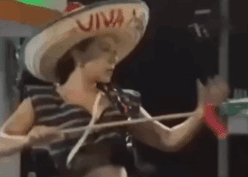 Polémica en Reforma, Chiapas, por show con bailarines exóticos en ceremonia del Grito