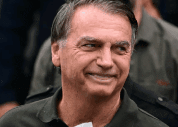 Bolsonaro es hospitalizado de emergencia mientras cumple condena por intento de golpe