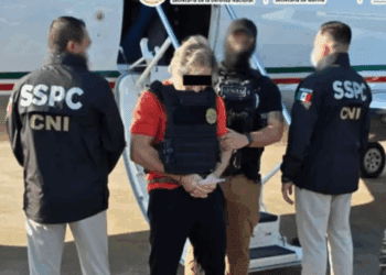 Avión de la FGR con el ‘Comandante H’ cambia ruta y aterrizará en Chiapas tras escala en Bogotá