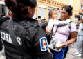Policías de la SSC logran reunir a niña extraviada con su madre en el Centro Histórico