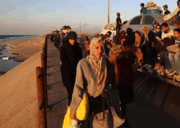 Éxodo masivo en Gaza deja decenas de miles desplazados