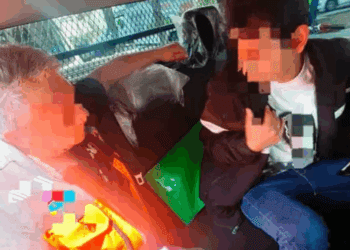 Policías evitan suicidio de joven en puente de Periférico Sur