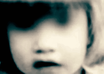 Mantienen prisión a madre acusada de trata de personas