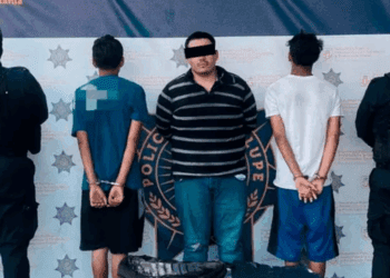 Detienen a tres jóvenes, uno de 13 años, por robo a tráiler en NL