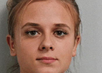 Empleada de guardería en Londres recibe ocho años por maltrato infantil