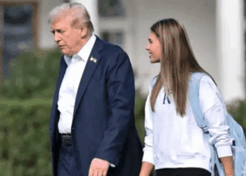 Acusan a Trump de usar la Casa Blanca para promover la marca de su nieta Kai