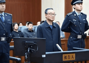 China condena a exministro de Agricultura a muerte por sobornos millonarios