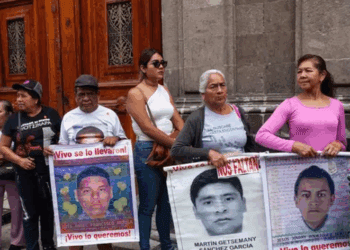 Padres de los 43 critican falta de avances en caso Ayotzinapa