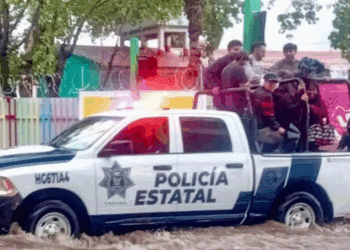 Fuertes lluvias inundan calles de Pachuca y afectan negocios