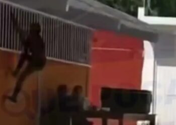 Mujer irrumpe en escuelas de Matehuala y provoca alarma entre alumnos y docentes