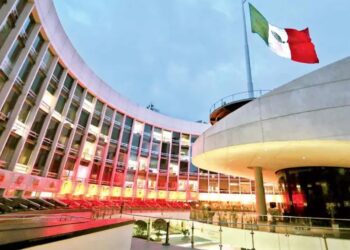 Adán Augusto López enfrenta reclamos por opacidad y pierde control en bancada de Morena