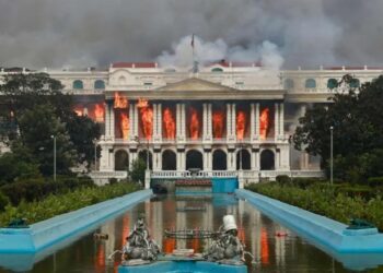 Violentas protestas en Nepal dejan decenas de muertos y el Parlamento incendiado