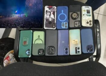 Detienen a menor por robo de celulares en el Zócalo