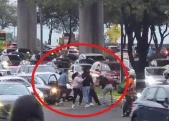 Pelea masiva en Periférico tras choque vehicular