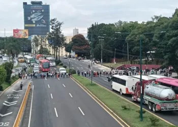 Pueblos indígenas de Zongolica protestan por maestros