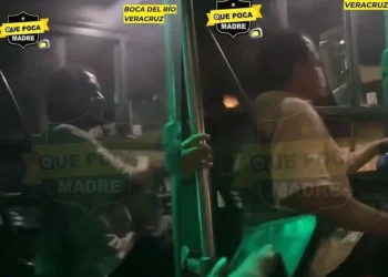 Captan a chofer de autobús conduciendo drogado