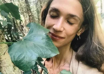 Influencer muere de inanición por comer solo frutas