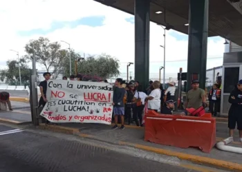 Estudiantes de FES Cuautitlán demandan arreglo de vialidades