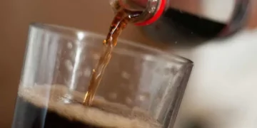 Ajustan impuesto del IEPS para refrescos y bebidas; Salud, Hacienda y Diputados logran acuerdo