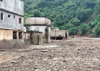 Confirman que algunas comunidades quedarán inhabitables tras los desastres naturales