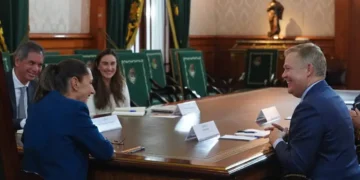 Claudia Sheinbaum sostiene reunión con el director ejecutivo de Scotiabank.
