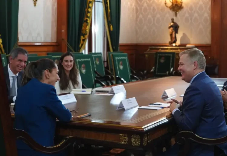 Claudia Sheinbaum sostiene reunión con el director ejecutivo de Scotiabank.