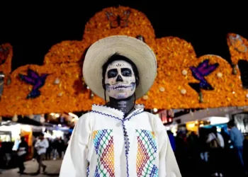 Michoacán se alista para celebrar la ancestral Noche de Muertos; esperan más de 420 mil visitantes