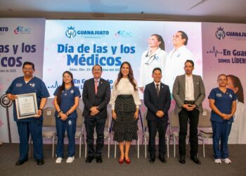 Reconoce Gobernadora labor de las y los médicos de Guanajuato