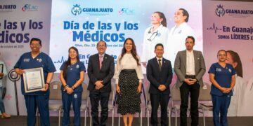 Reconoce Gobernadora labor de las y los médicos de Guanajuato