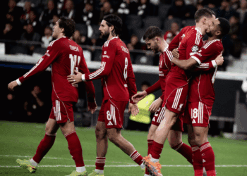 Liverpool golea 5-1 al Eintracht Frankfurt y revive en la fase de grupos de la Champions League.