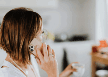 Voz Clonada con IA: Aprende a identificarla en llamadas para evitar fraudes telefónicos