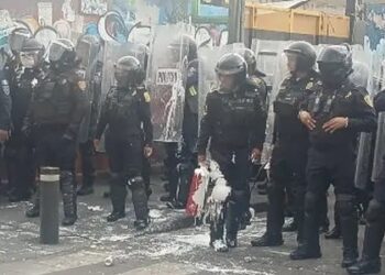 Violencia opaca la marcha del 2 de Octubre en el Zócalo capitalino