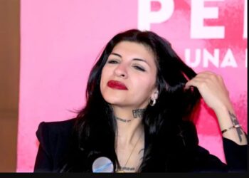 Cazzu desata euforia en su llegada a México previo al Latinaje Tour 2025