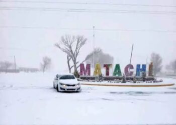 Chihuahua registra heladas bajo cero: Balleza marca -0.4°C y hielo cubre la sierra.