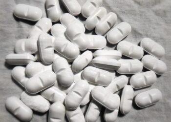 Demanda a Tylenol por Autismo Texas: El estado acusa a J&J y Kenvue; la OMS niega el vínculo científico