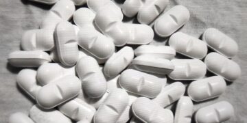 Demanda a Tylenol por Autismo Texas: El estado acusa a J&J y Kenvue; la OMS niega el vínculo científico