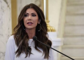 Cárteles pagan recompensas por atacar a agentes del ICE