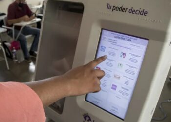 INE analiza plan para implementar el voto electrónico hacia 2036