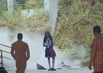 Adolescente “apaga el fuego” y enciende las redes sociales