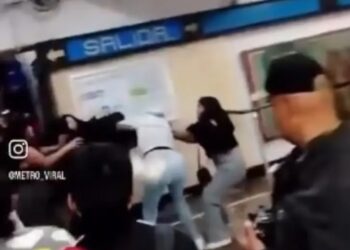Pelea en el Metro y usuarios cantan ‘dale, dale, dale
