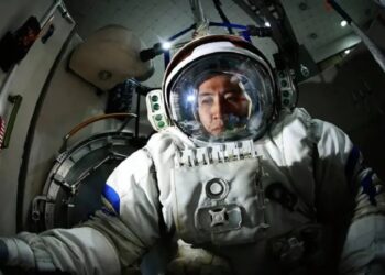 China envía al espacio a su astronauta más joven