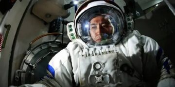 China envía al espacio a su astronauta más joven