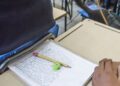 Madre exhibe a hija por faltar a clases en San Nicolás