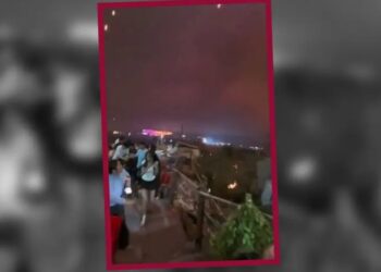 Espectáculo de drones y fuegos artificiales en China termina en incendio controlado