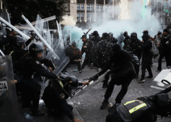 Congreso busca endurecer penas por agresión a policías