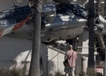 Helicóptero se estrella en playa de California y deja cinco heridos