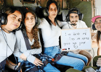 Hamás devuelve restos de cuatro rehenes y abre debate sobre el futuro de Gaza