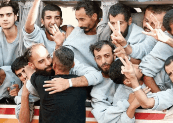 Miles de palestinos recuperan la libertad tras acuerdo con Israel