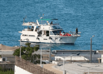 Flotilla pro-Gaza: barco francés logra entrar en aguas palestinas pero queda incomunicado