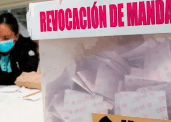 Morena busca adelantar revocación de mandato a 2027 y eliminar fuero político